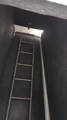 시험 연구소는 전선에 대한 수직 화염 확산 저항 시험을 수행합니다. 시험 장비