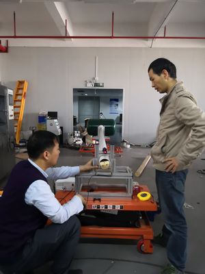 커튼 월 바람 운반 잔해를 구축하기 위한 ASTM E1886-2005 임팩트 테스트 기계